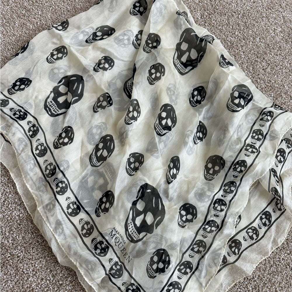 Alexander McQueen Skull Scarf✨